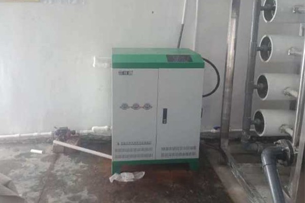 電磁采暖爐由什么構(gòu)成，它的耗電量是多少？